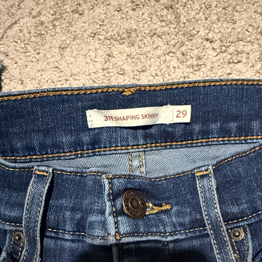 Levi's Women’s 311 Shaping Skinny Jean - Picture 4 of 5